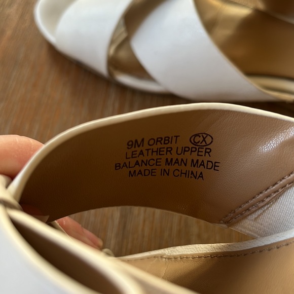 Aerosoles white bow sandals - Picture 10 of 11